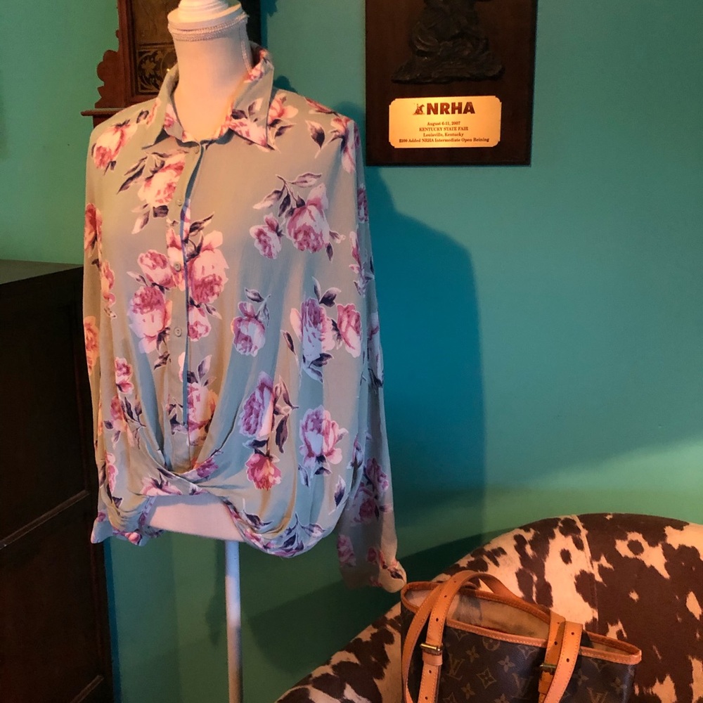 Umgee  woman’s size s